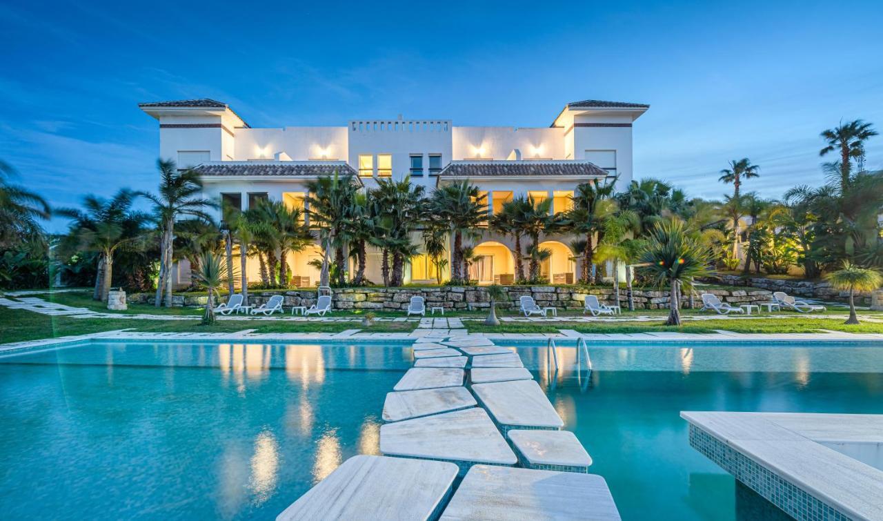 Two-Bedroom Deluxe Apartment with Ocean View