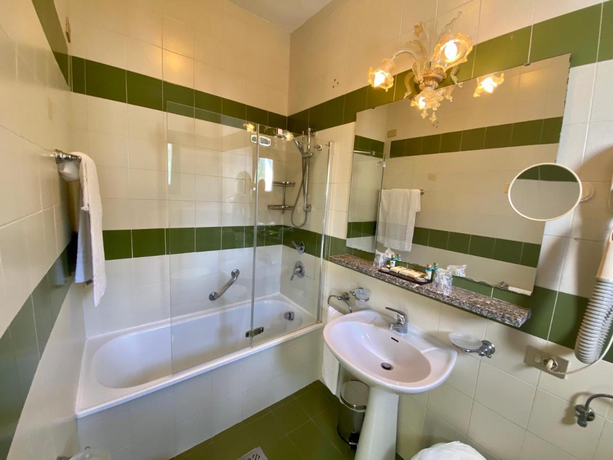 Triple Room with Side Sea View,1433715475:JPEG