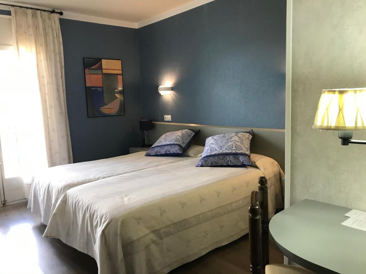 Twin Room,1479489224:JPEG