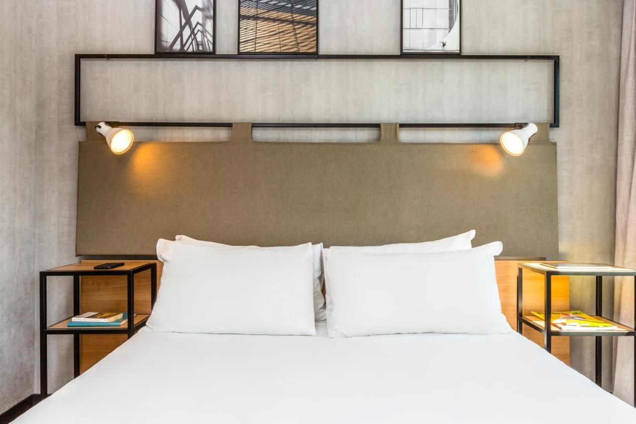 Tweepersoonskamer met 1 Tweepersoonsbed en een Slaapbank