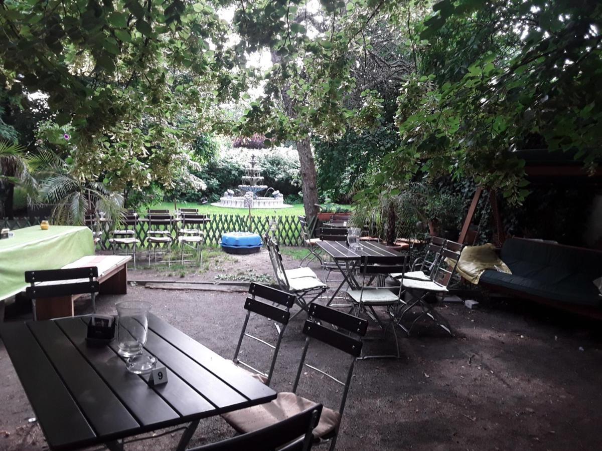 Doppel-/Zweibettzimmer mit Gemeinschaftsbad