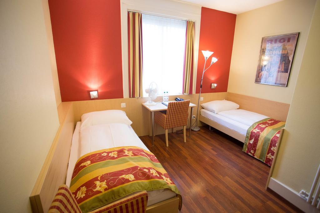 Standard Twin Room,1516367908:JPEG