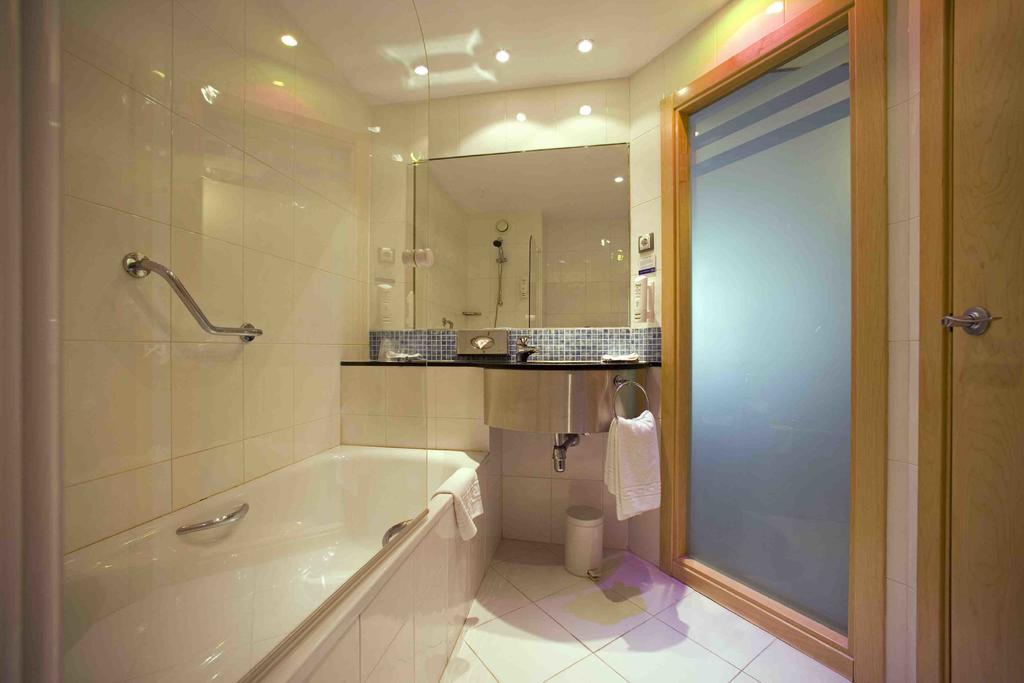 Standard Twin Room - Free Breakfast,222341492:JPEG