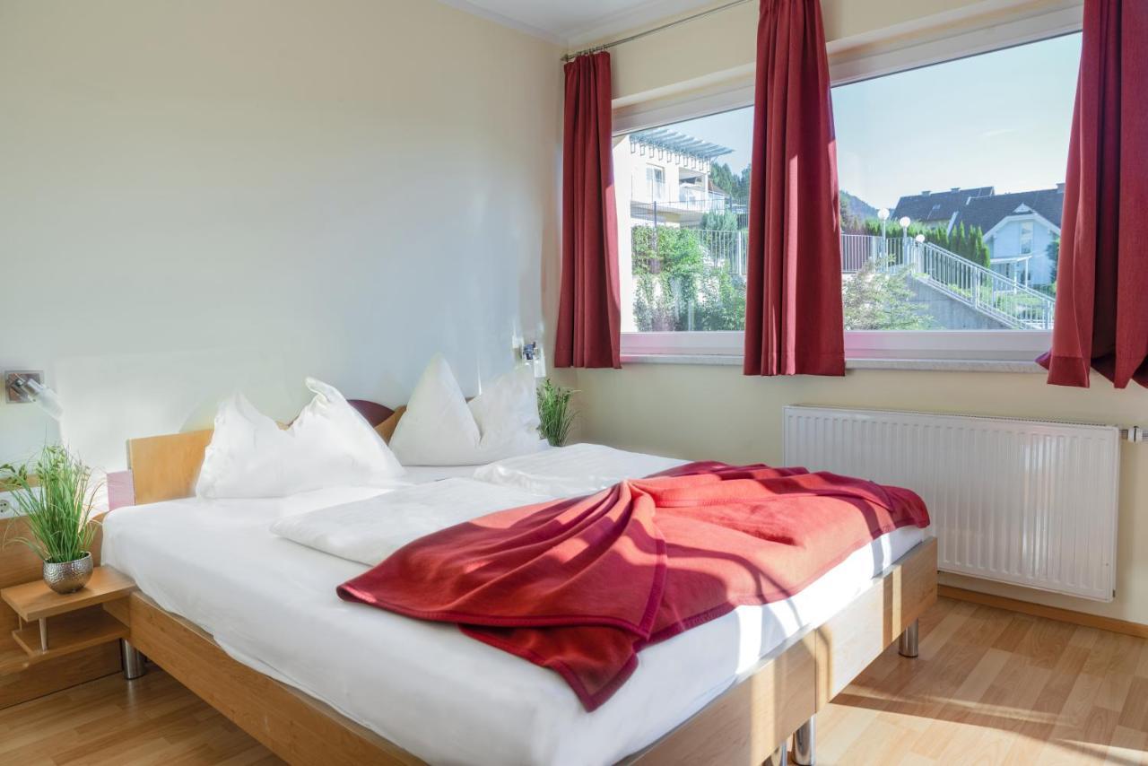 Doppel- oder Zweibettzimmer