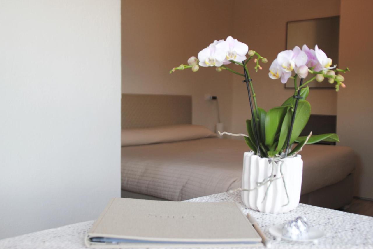 Standard Doppelzimmer mit seitlichem Seeblick