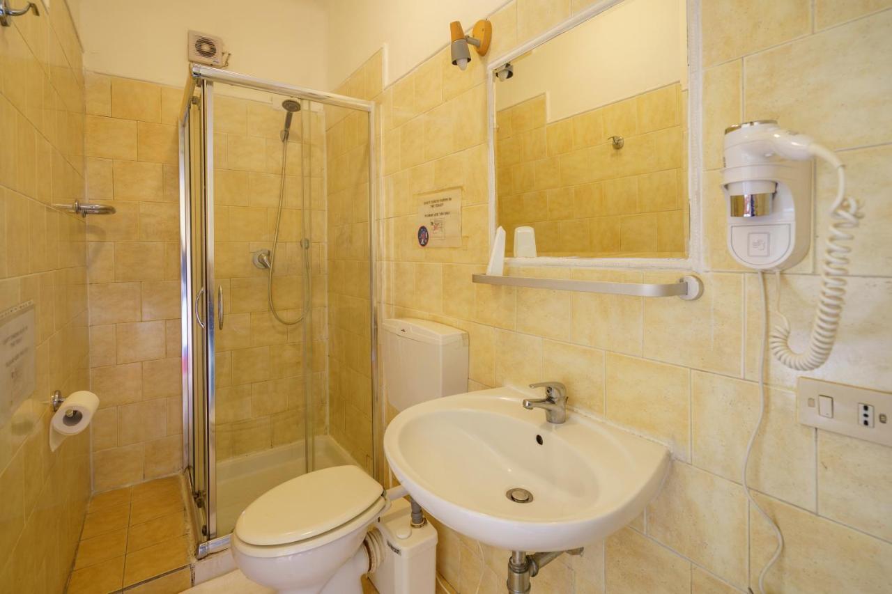 Chambre Quadruple avec Salle de Bains Privative