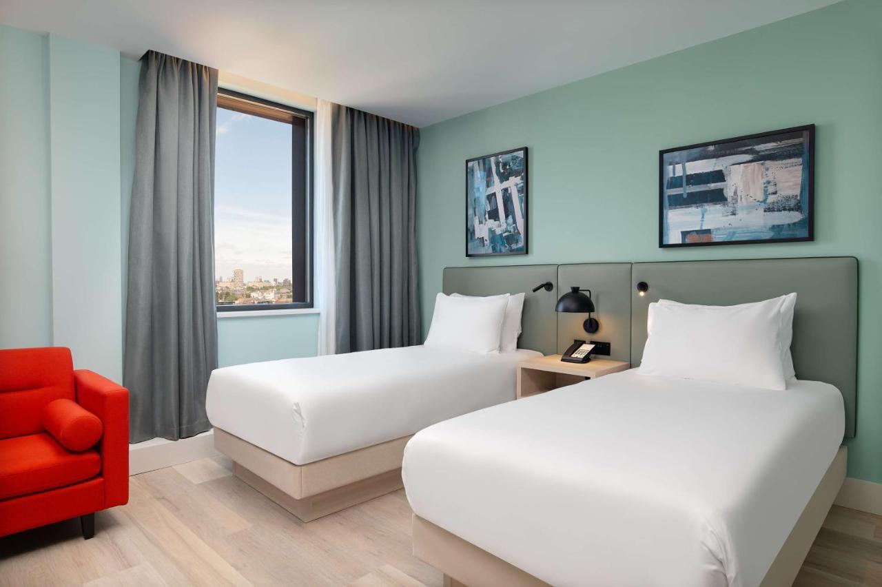 Quarto Deluxe com 2 Camas de Solteiro com Vista da Cidade