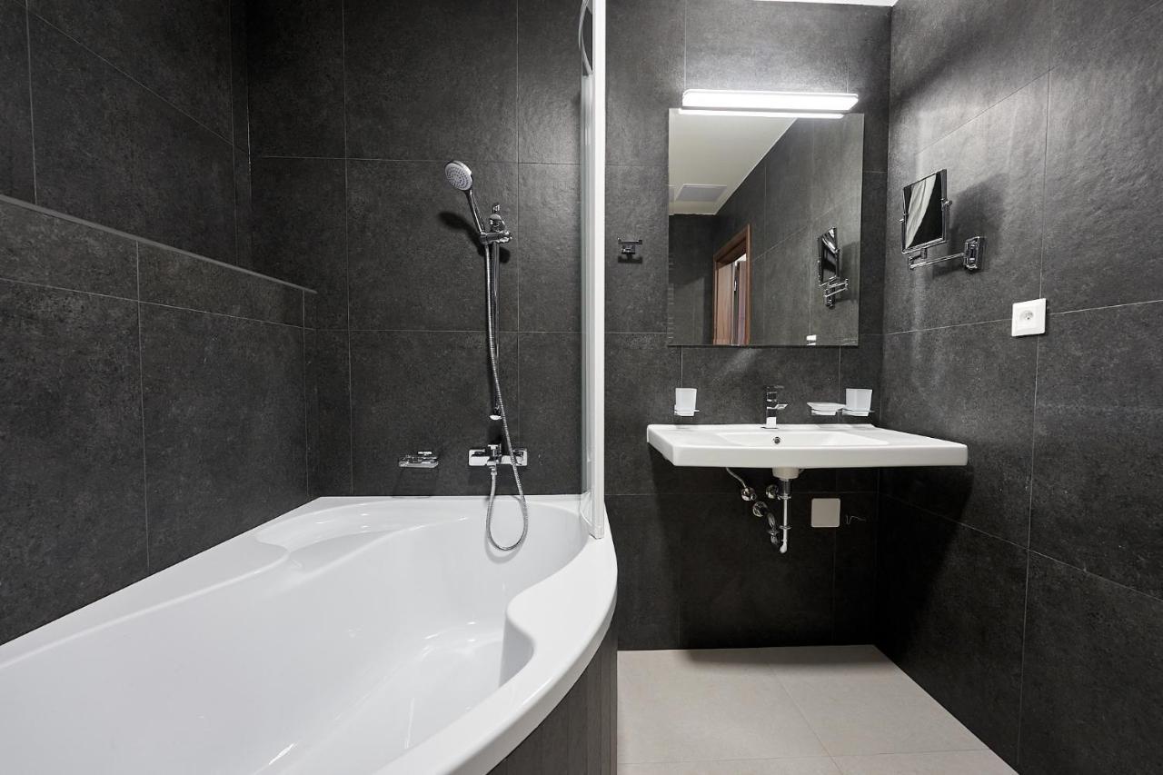 Suite Terrace,1556450458:JPEG