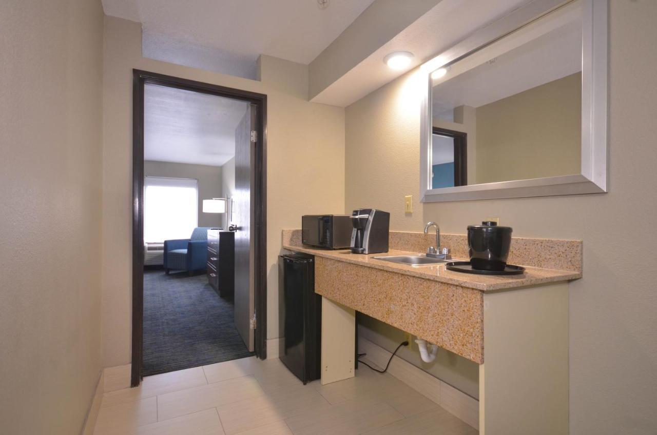 Executive King Suite - Non-Smoking