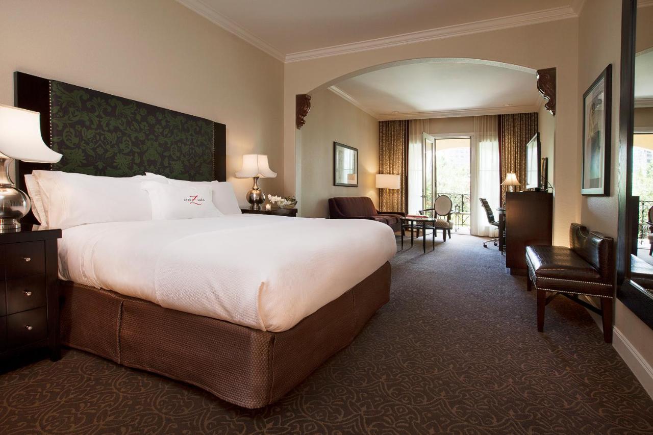 Premium Zimmer mit Kingsize-Bett und Balkon