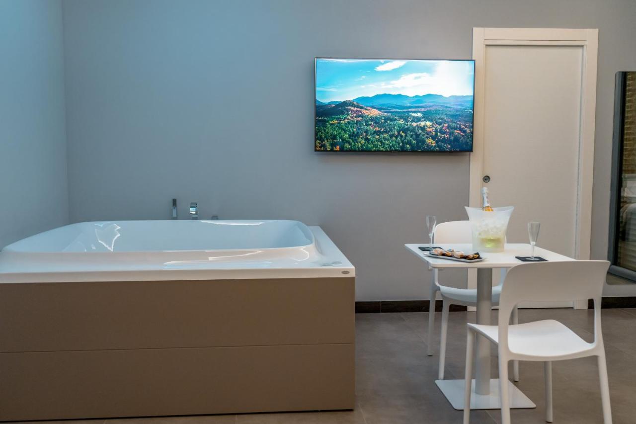Suite Spa Bath,1180032991:JPEG