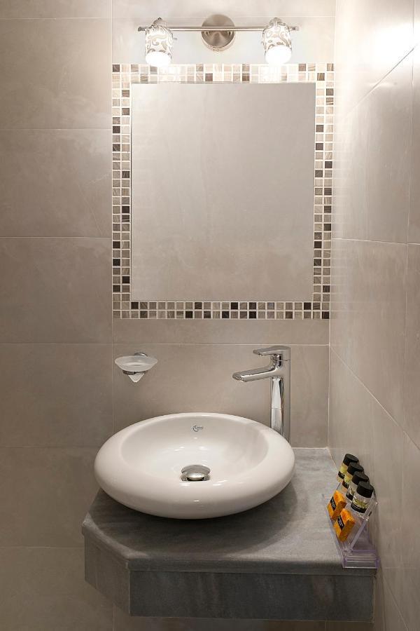Chambre Lits Jumeaux avec Lit d'Appoint et Salle de Bains Privative