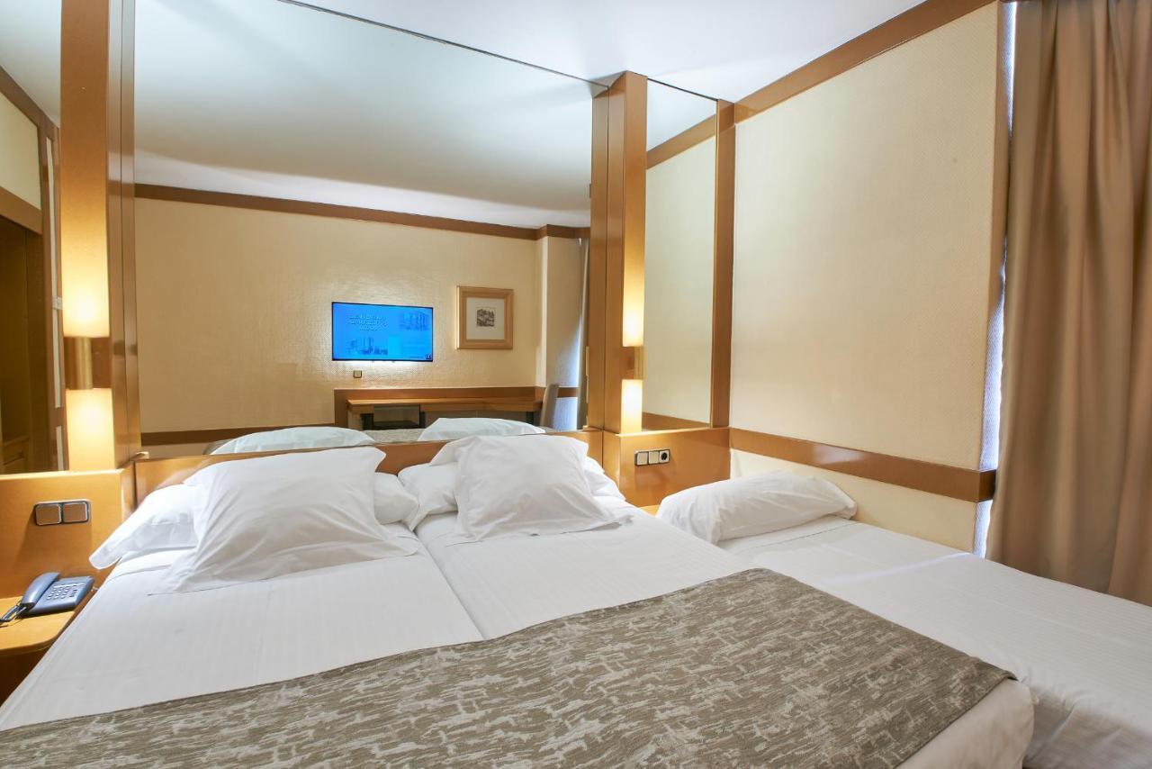 Habitación Doble con cama supletoria (2 adultos + 1 niño) - 2 camas