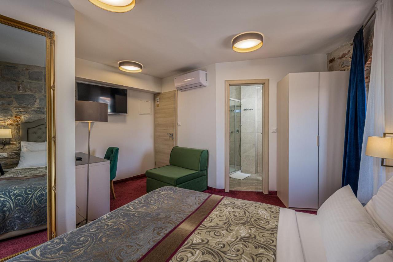 Deluxe Triple Room,1203851278:JPEG