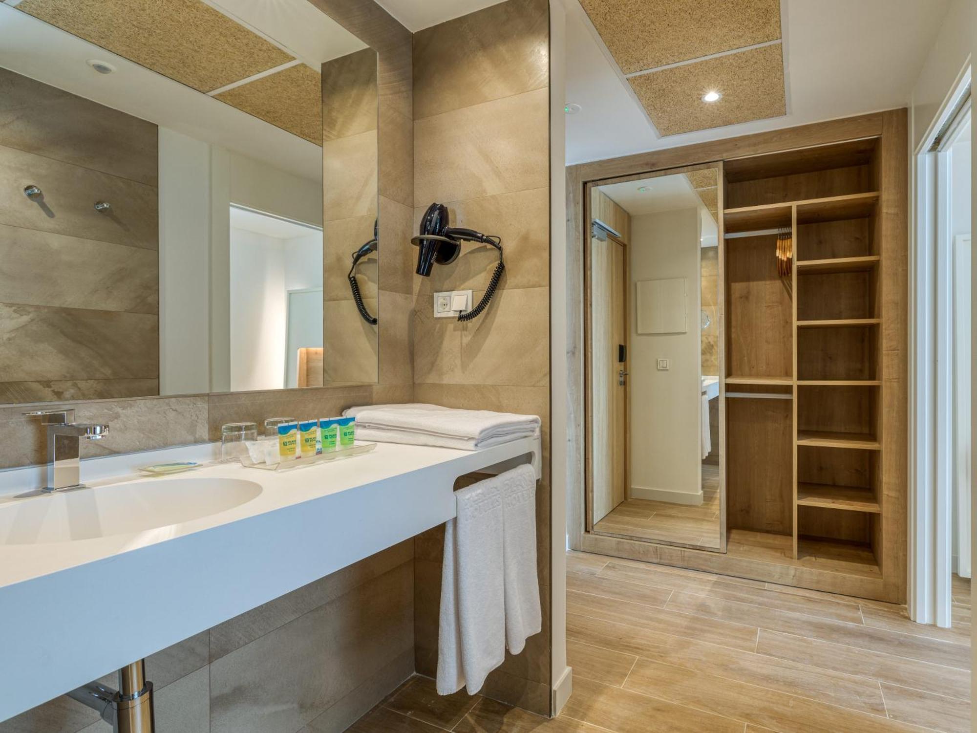 Chambre Familiale (2 Adultes + 1 Enfant)