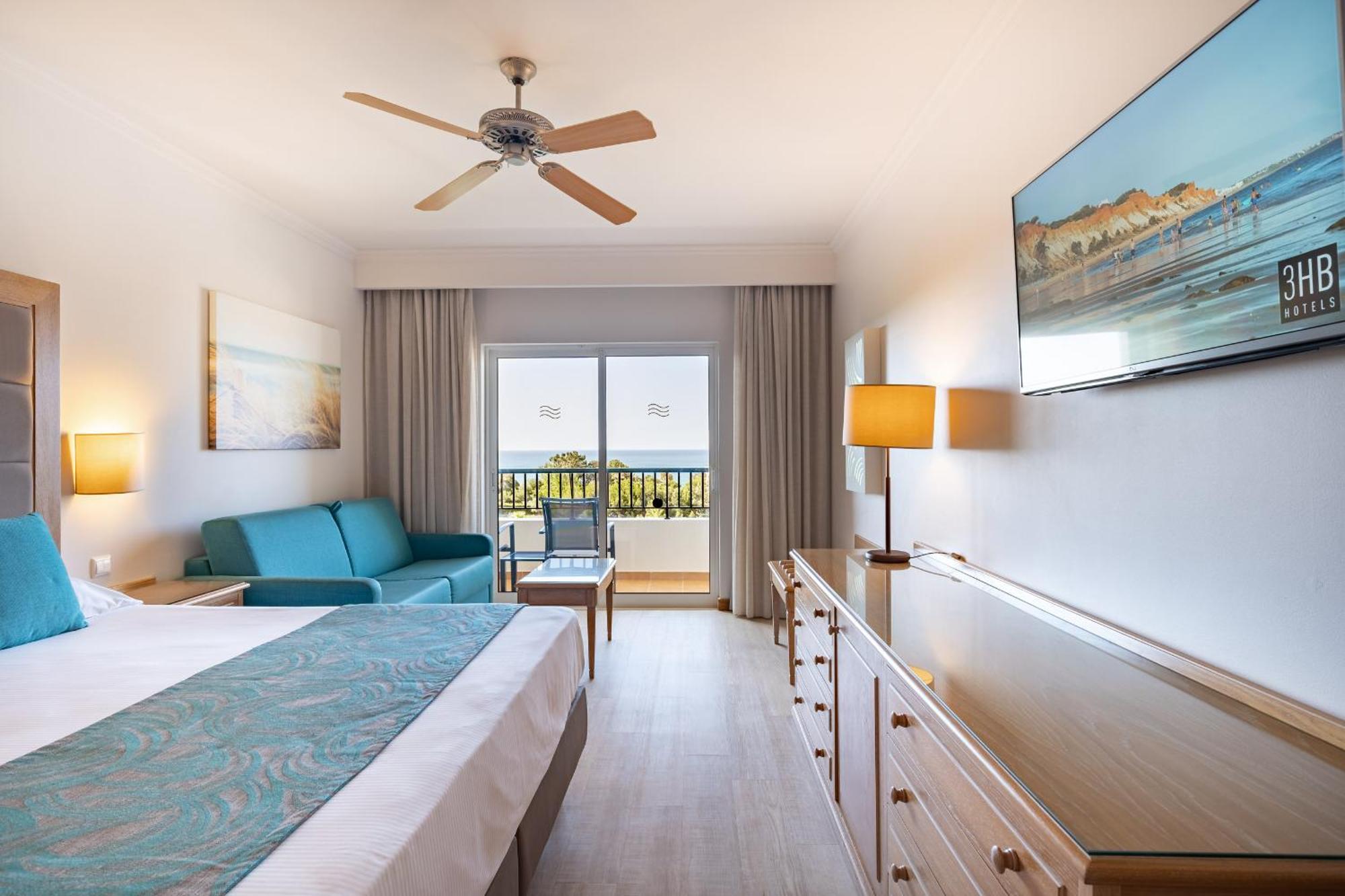 Habitación Familiar con vista lateral al mar