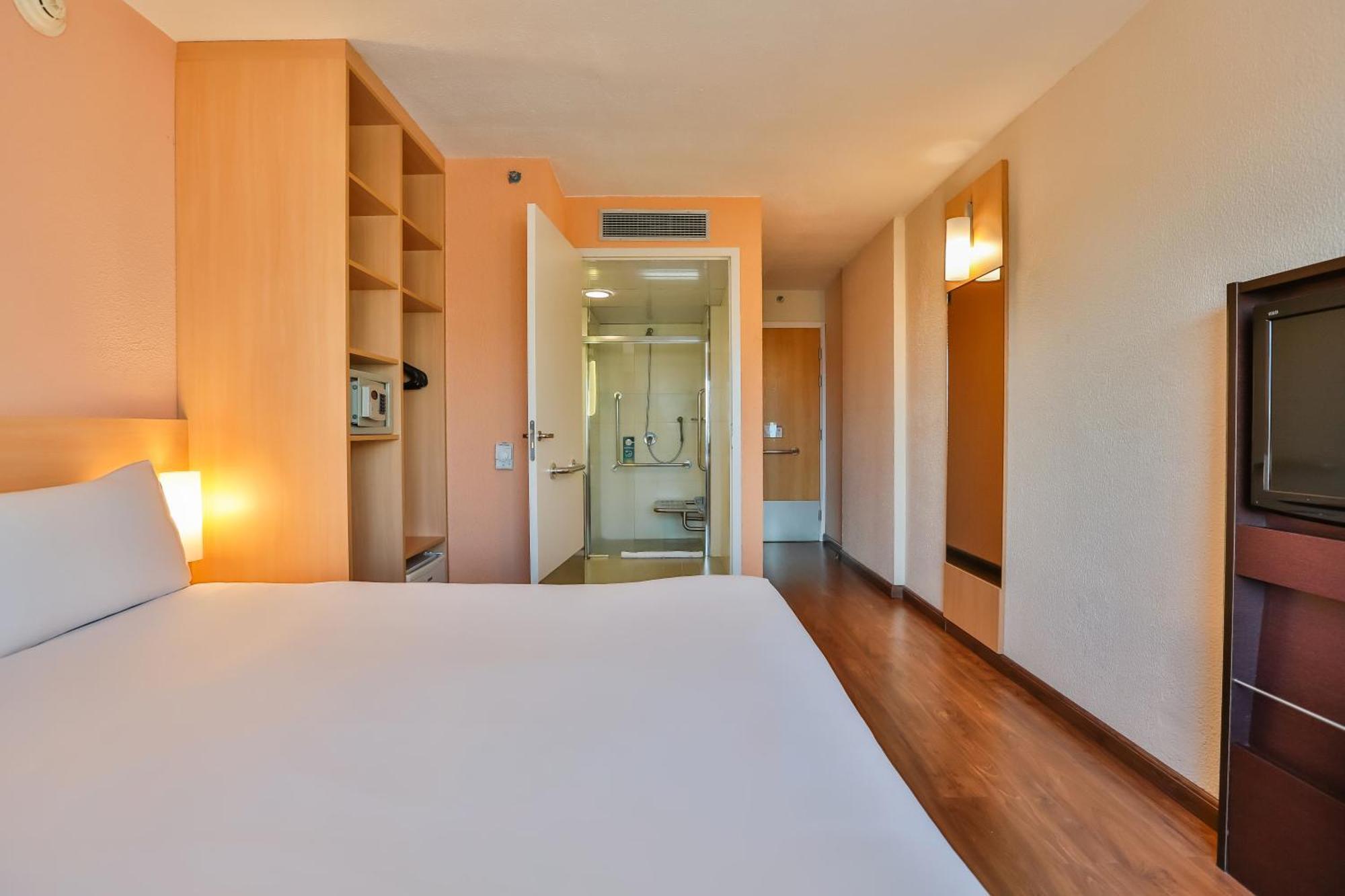 Standard Double Room - Disability Access,1717083885:JPEG