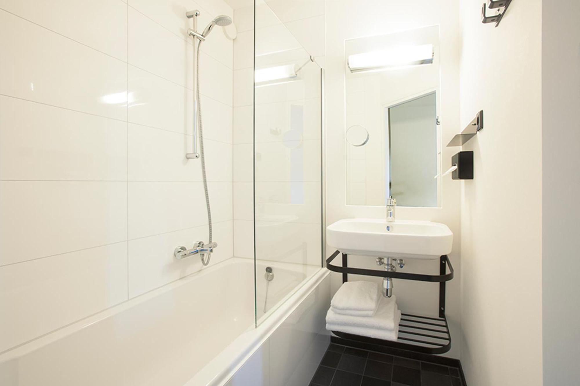 Medium Room - Double or Twin bed