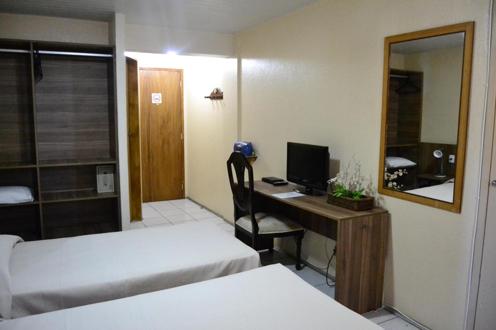 Quarto com 2 Camas de Solteiro