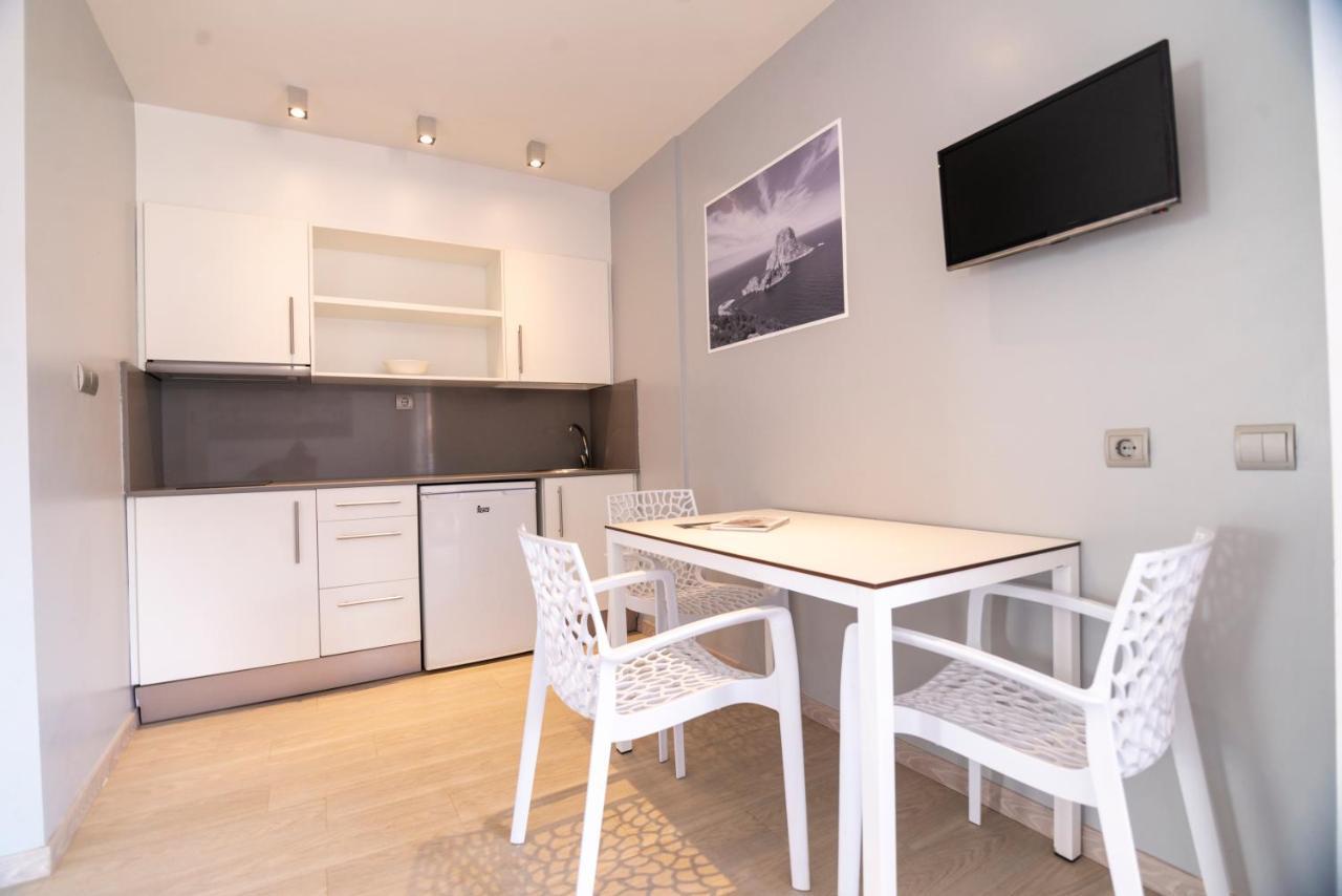 Quarto Triplo com Vista Piscina