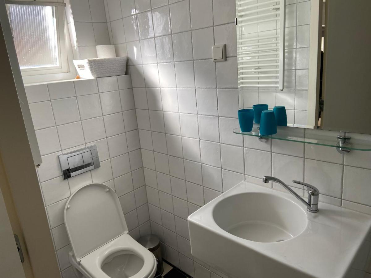 Tweepersoonskamer met 2 Aparte Bedden en Badkamer