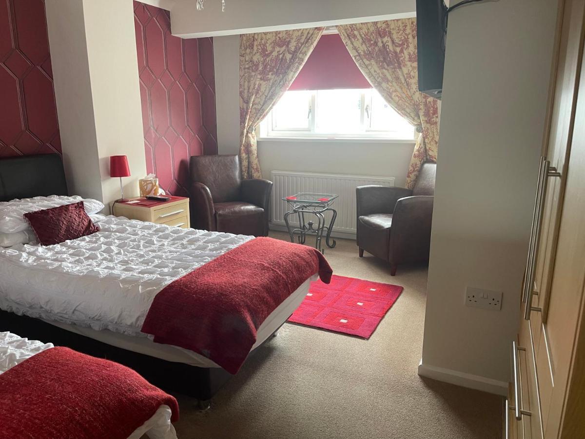 Double or Twin Room with Private Bathroom