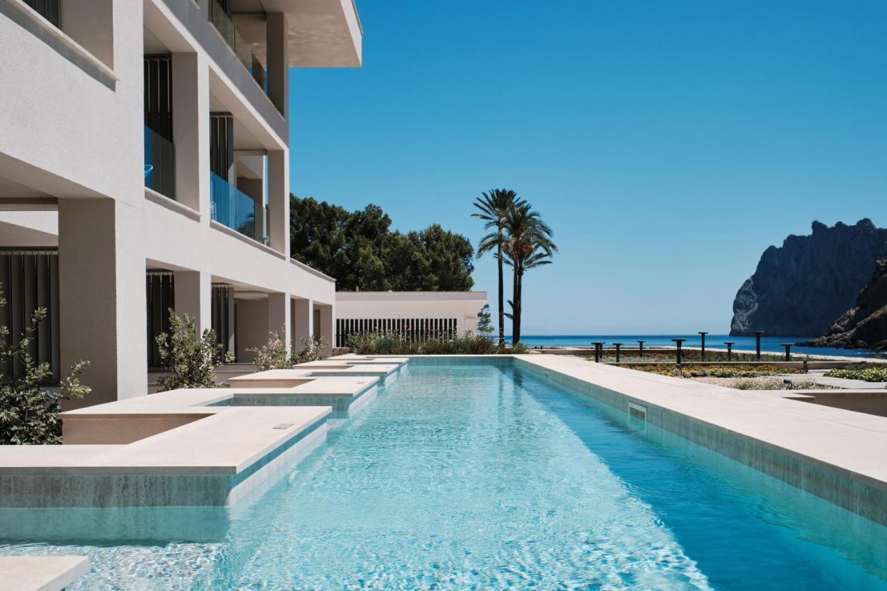 Habitación Privilege con piscina compartida y vistas laterales al mar