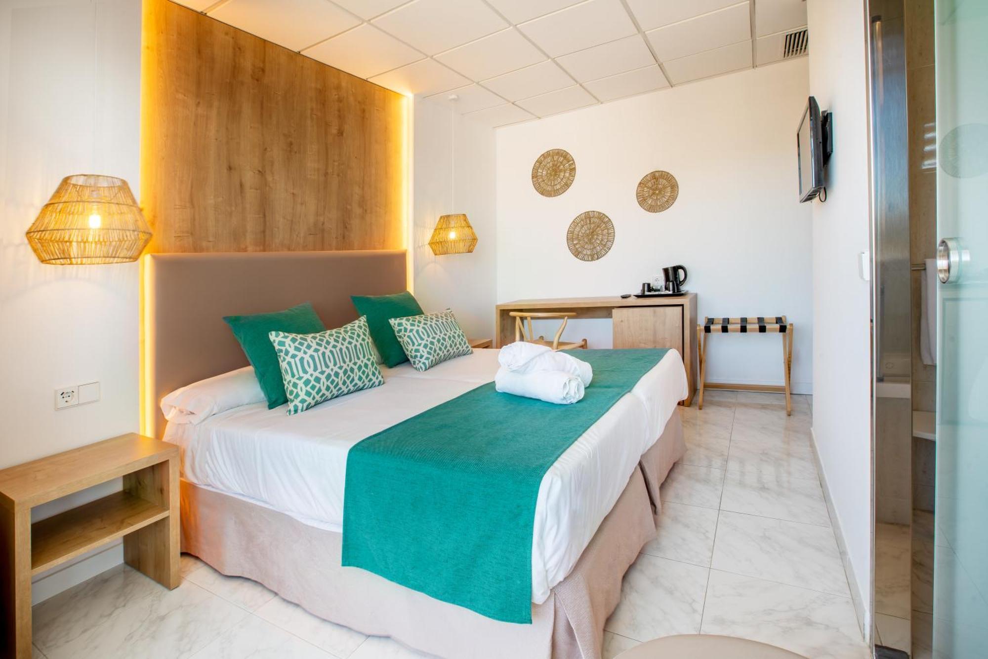 Chambre Double Deluxe - Vue Latérale sur Mer