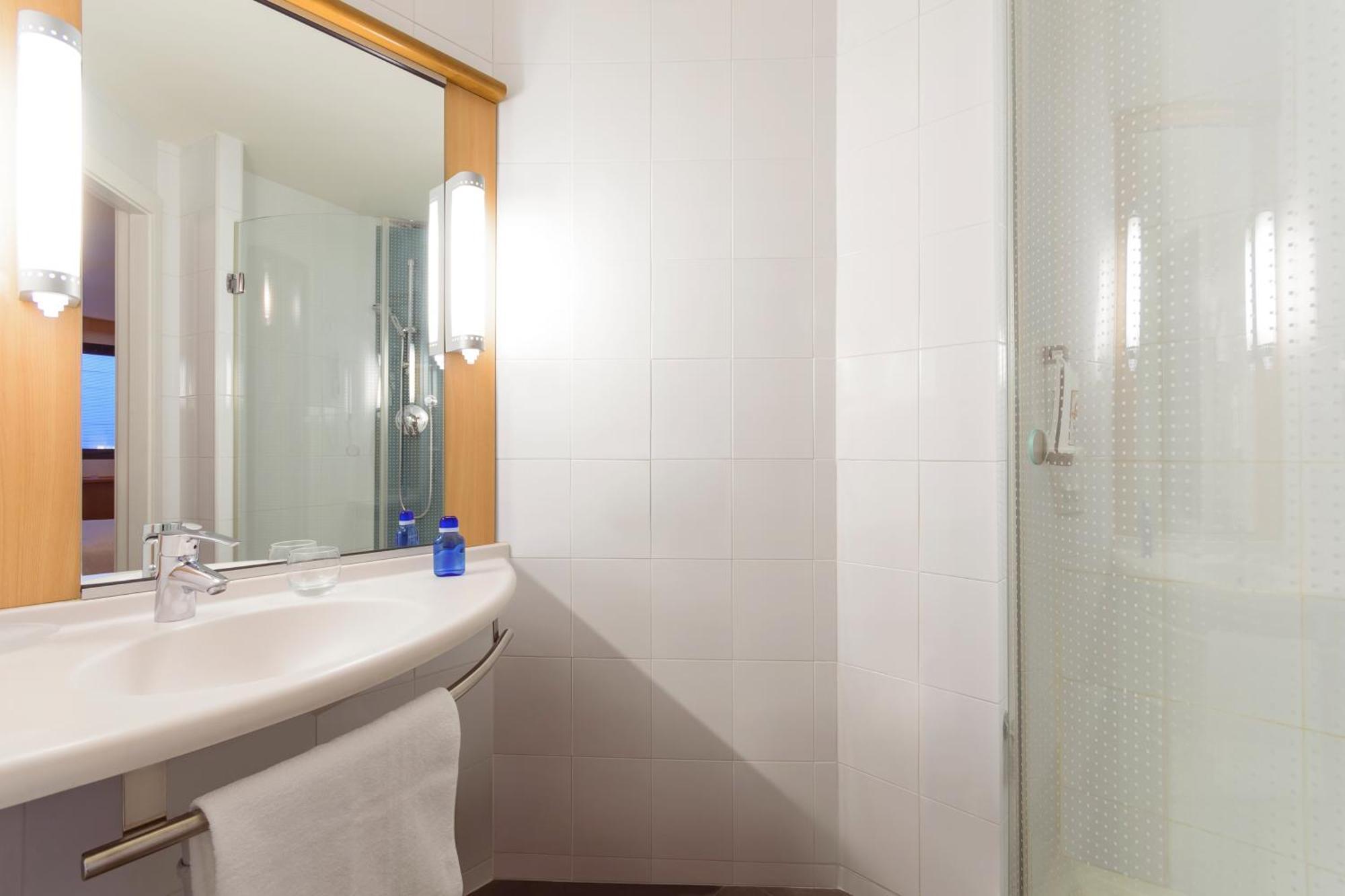 Standard Twin Room,1272921607:JPEG