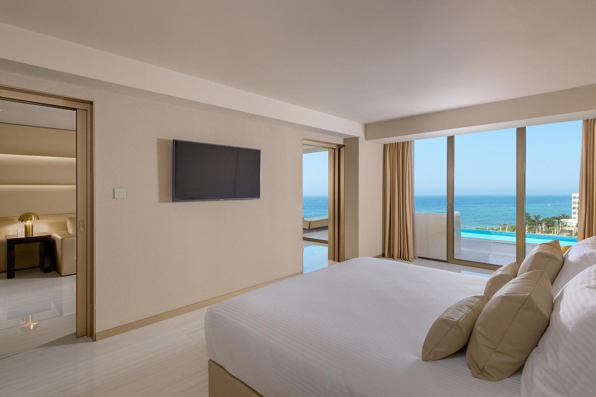 Suite Prestige avec Accès Direct à la Piscine - Vue sur Mer et Piscine