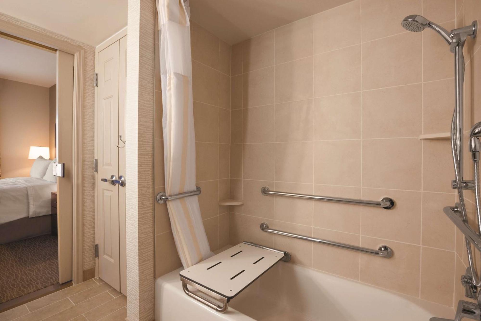 King Suite - Mobility Access/Non-Smoking