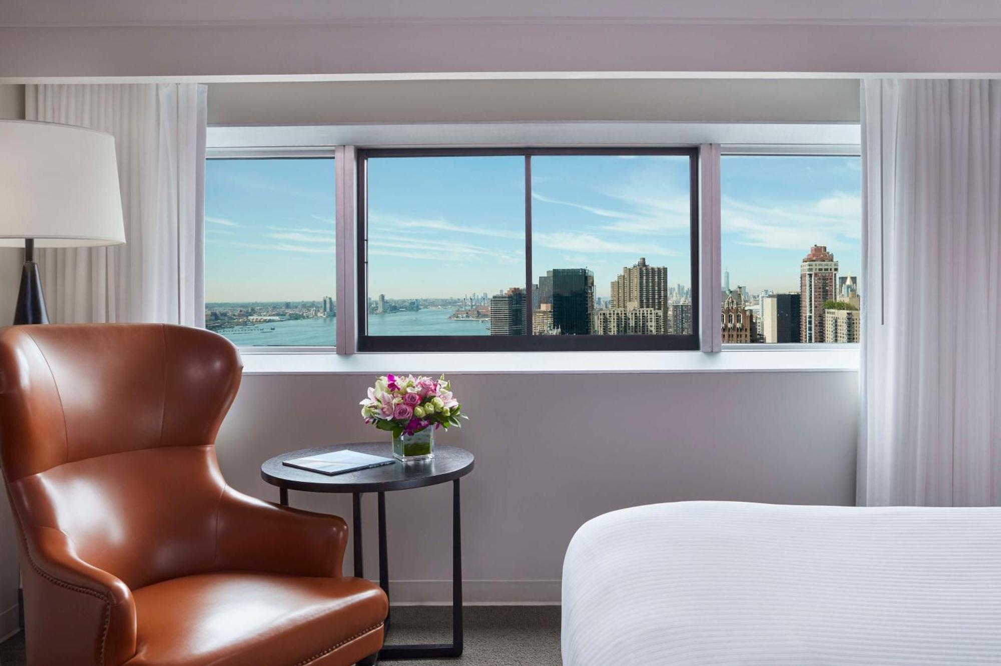 Quarto com 2 Camas de Solteiro - Vista da Cidade