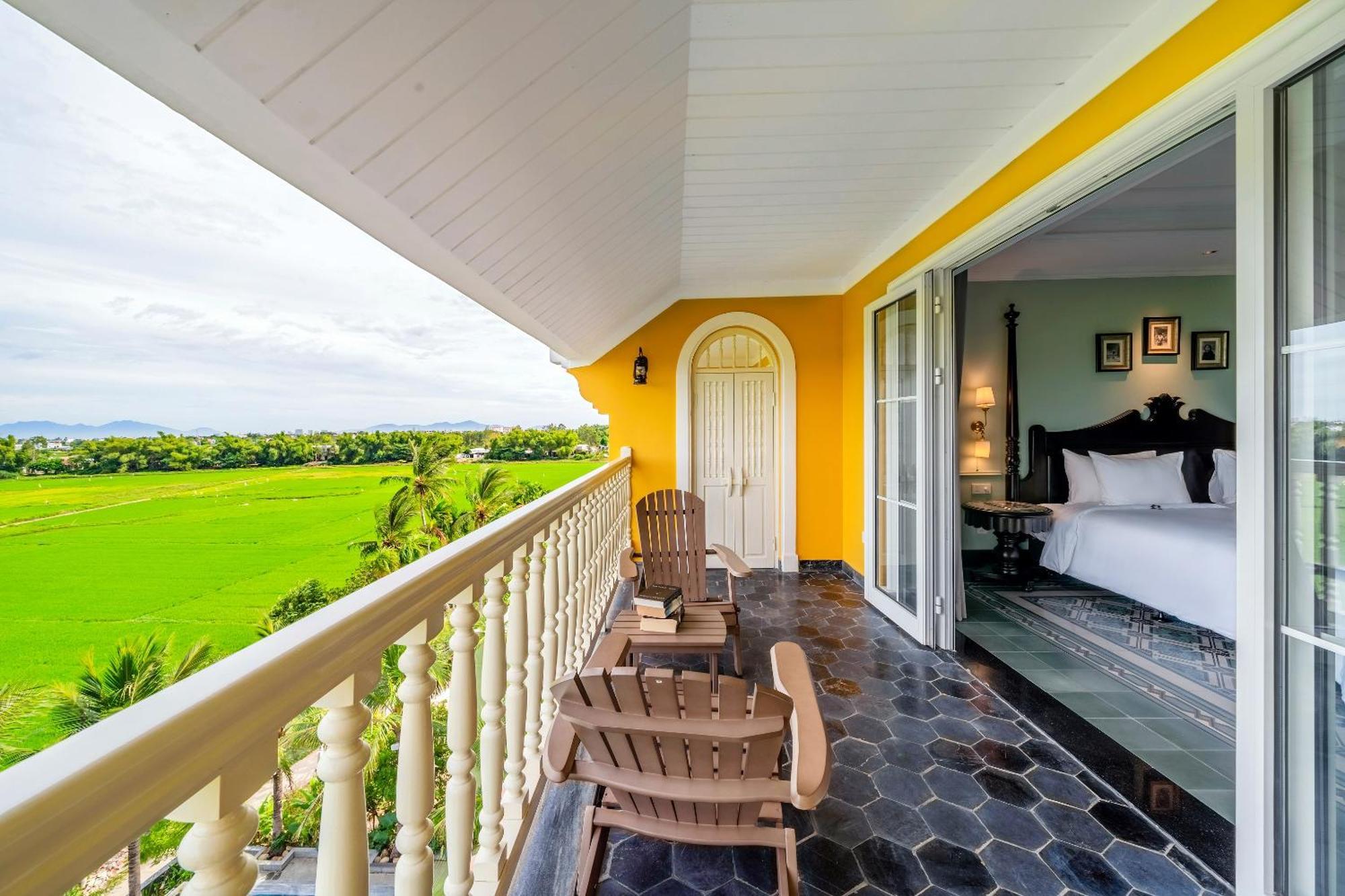 Executive Suite, Club Wing