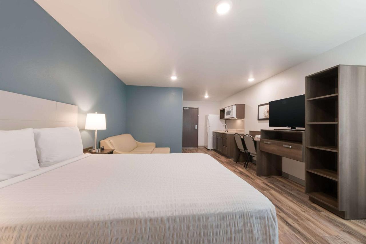 Standard Queen Room with Sofa Bed - Non Smoking