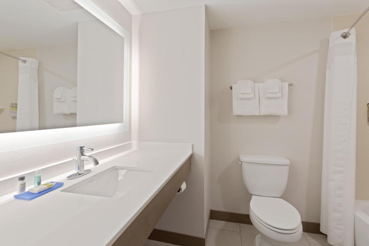 Queen Suite with Two Queen Beds