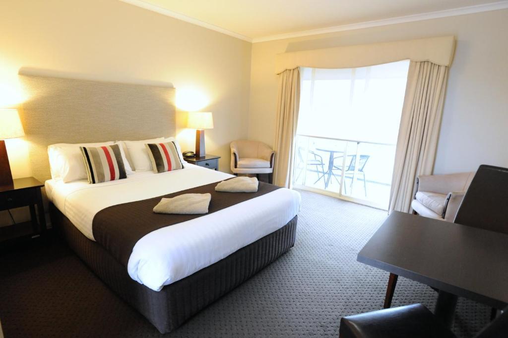 Deluxe Queen Room