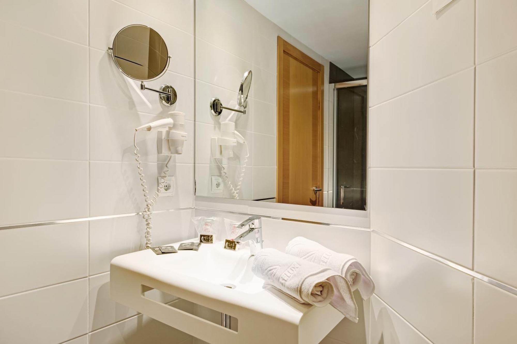 Habitación Doble (2 adultos + 1 niño)