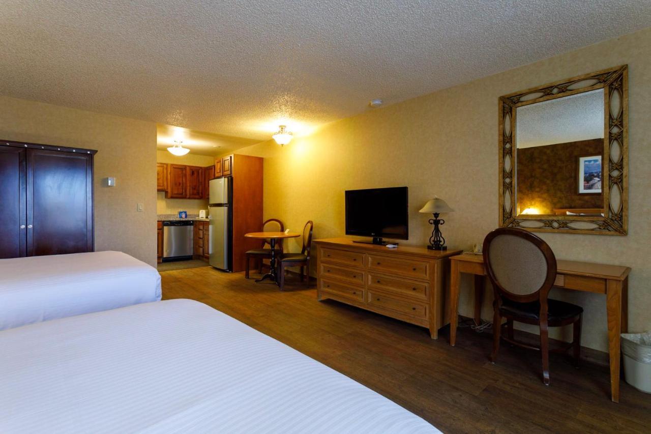 Queen Room with Two Queen Beds - Kitchenette- Non Smoking