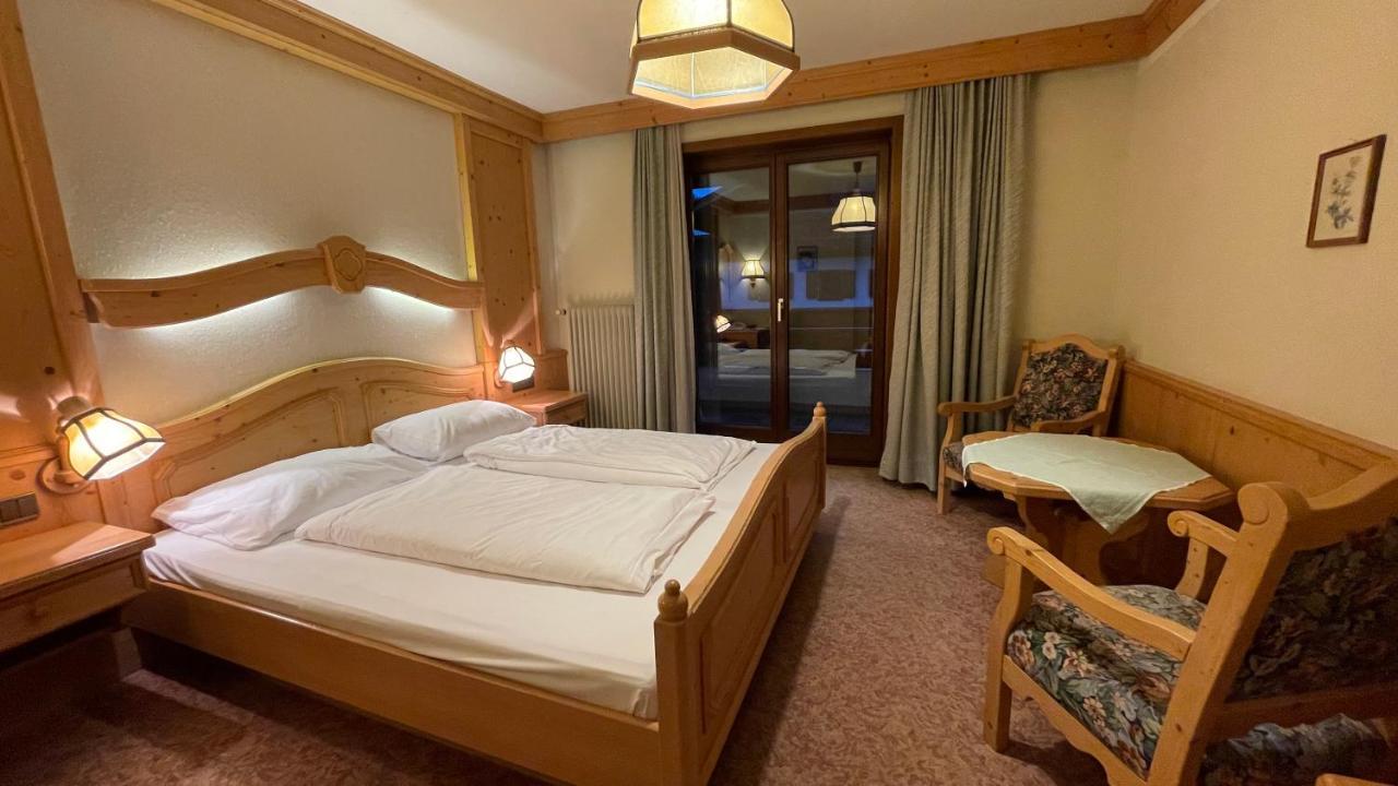 Doppelzimmer mit Balkon und Westblick