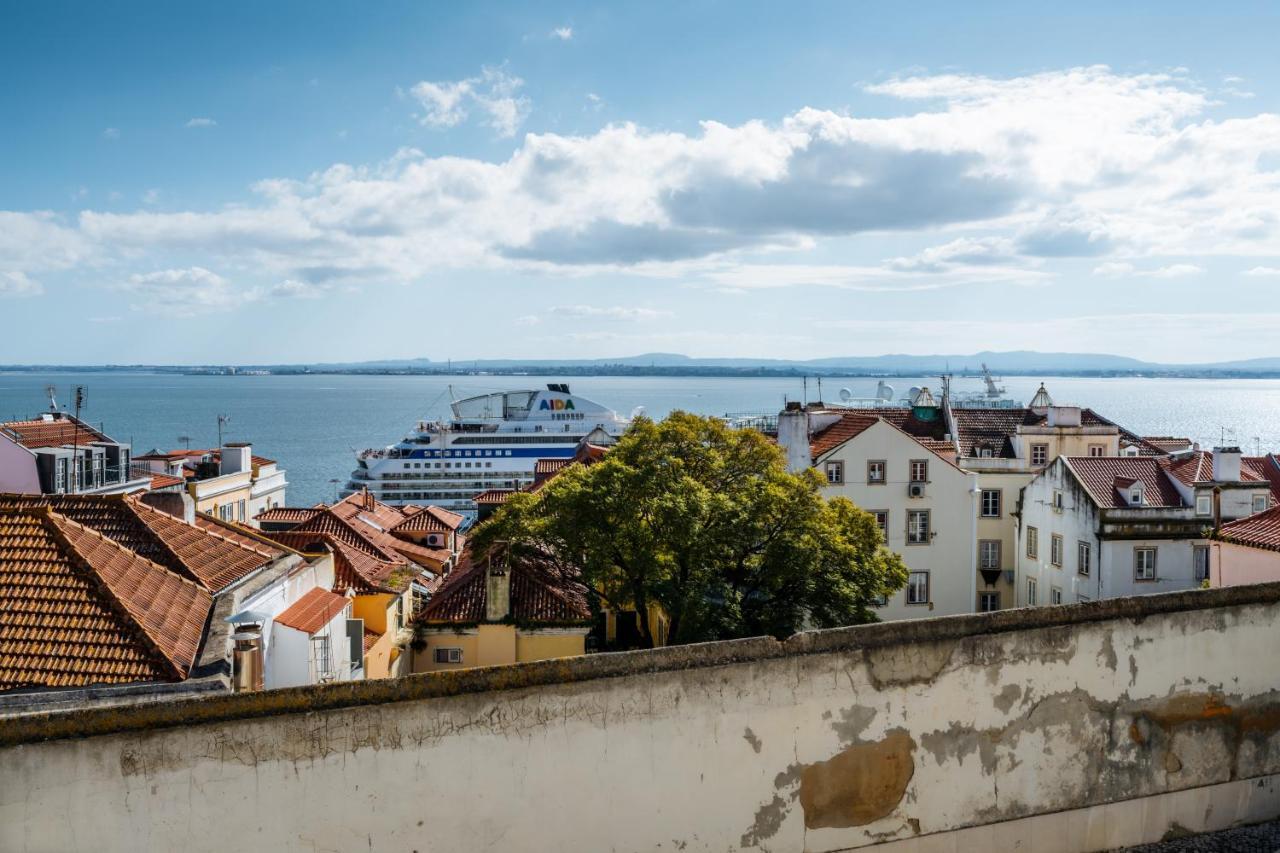 Quarto Duplo com Vista Rio e Casa de Banho Partilhada