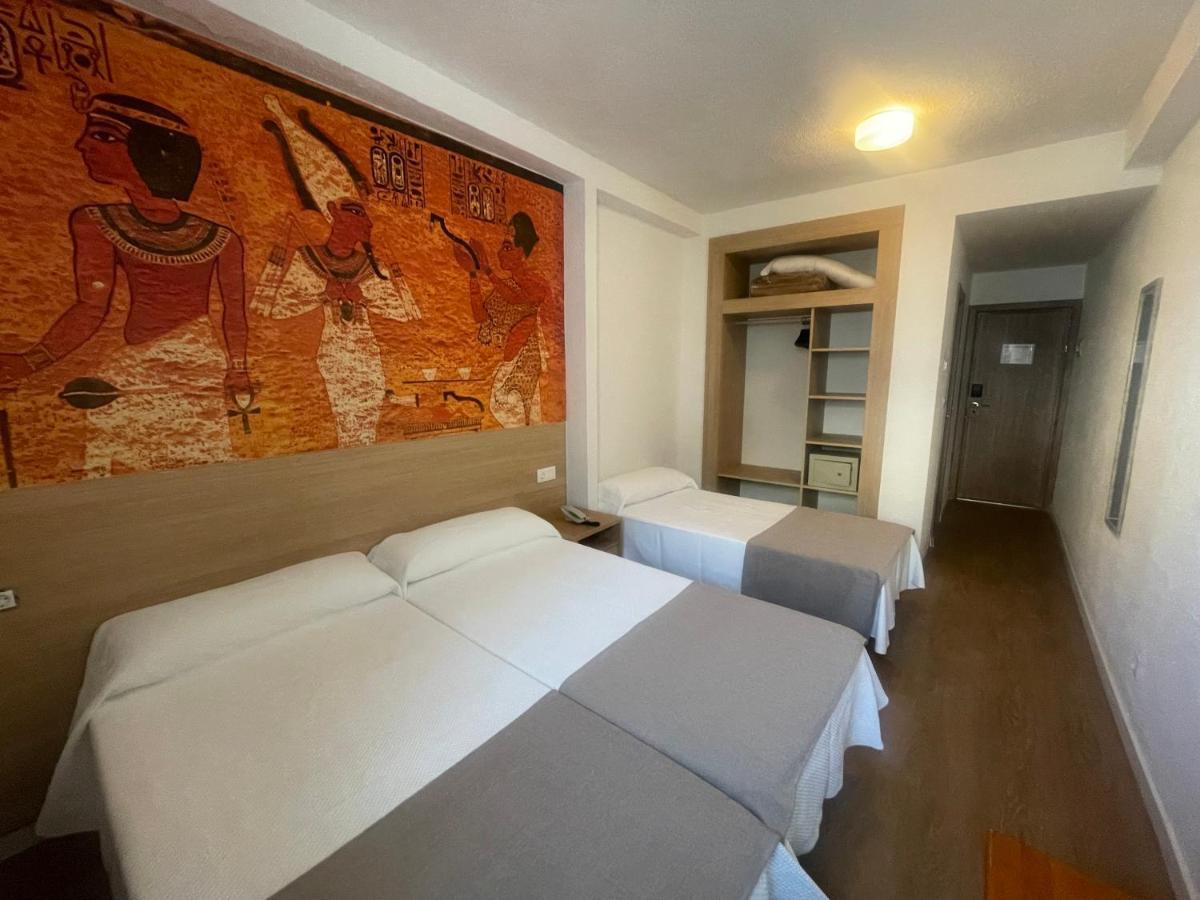 Dreibettzimmer mit Balkon (2 Erwachsene + 1 Kind)