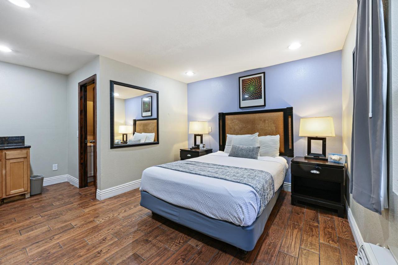 Queen Suite with Kitchenette