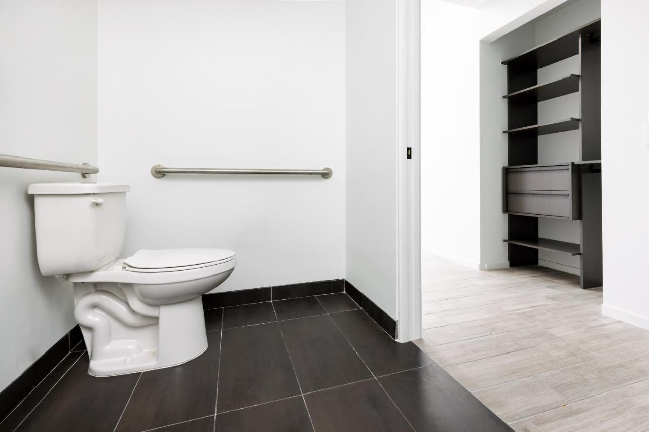 Suite met 3 Slaapkamers met Kingsize/Queensize/2 Aparte Bedden - Uitzicht op de Stad - Geschikt voor Gasten met een Lichamelijke Beperking