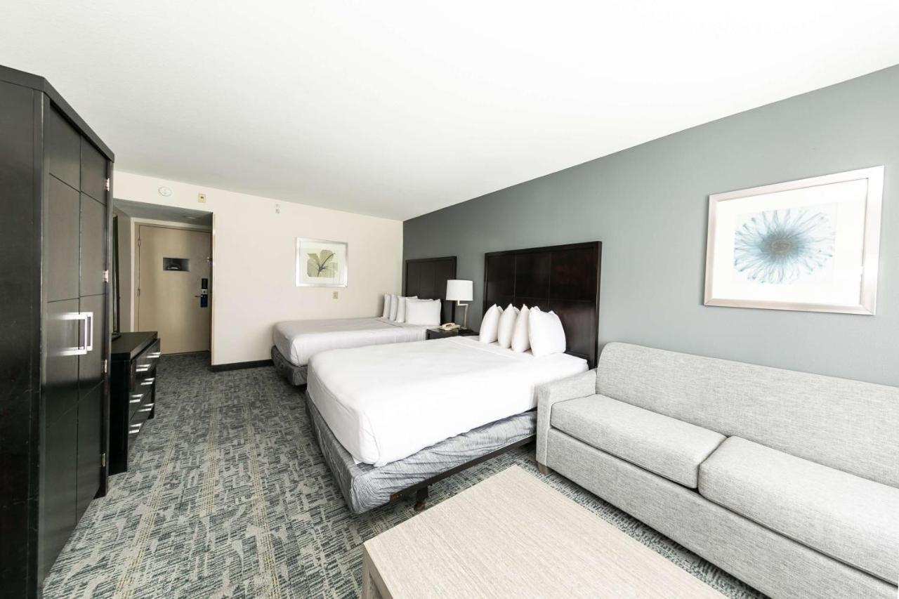 Queen Room with Two Queen Beds and Sofa Bed - Non-Smoking