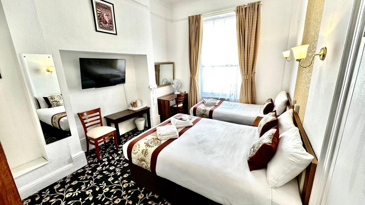 Camera Familiare (3 Adulti)