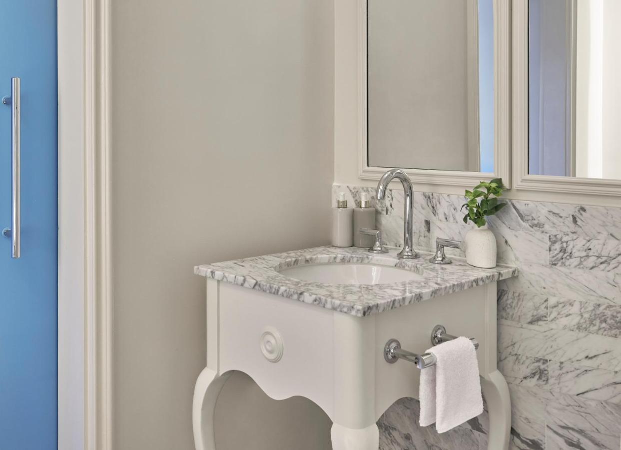 Habitación con bañera y vistas parciales al mar - 2 camas grandes - Adaptada para personas con discapacidad auditiva y movilidad reducida