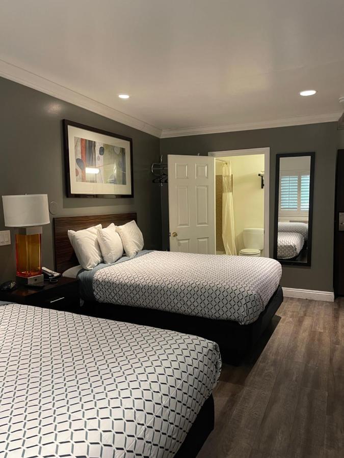 Queen Room with Two Queen Beds - Non-Smoking