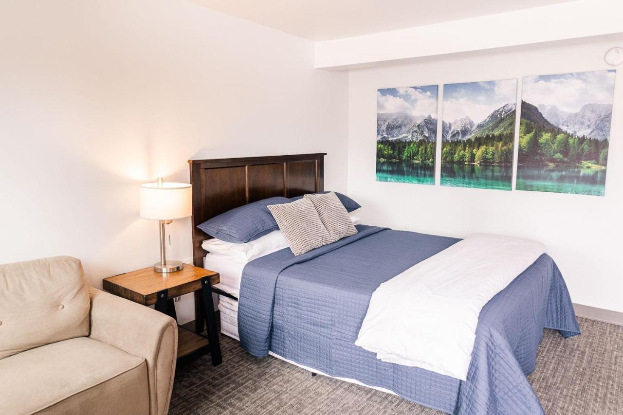 Deluxe Queen Suite