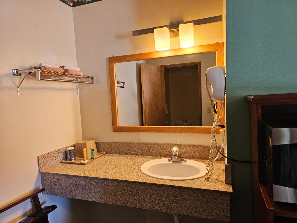 Economy Double Room,1397903687:JPEG