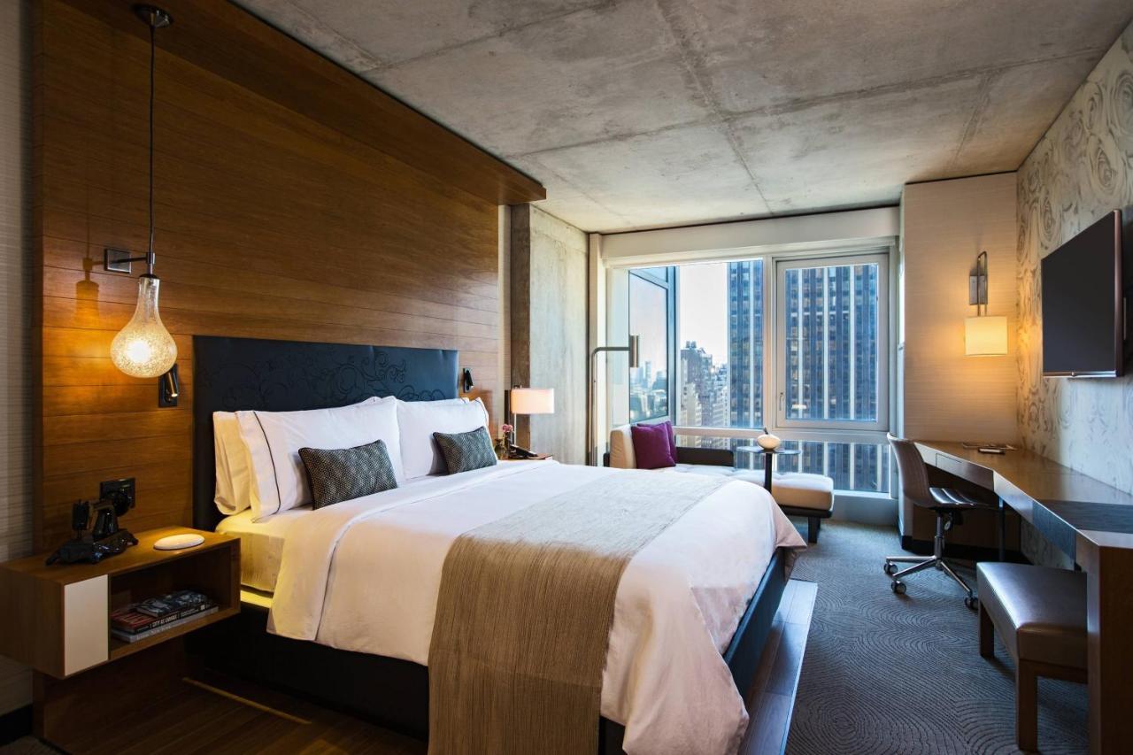 Chambre Lit King-Size avec Baignoire Adaptée - Vue sur Ville - Accessible aux Personnes à Mobilité Réduite